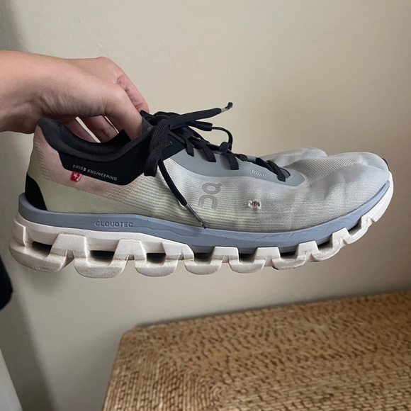 On cloud cloudflow athletic shoes men’s size 9 woman’s size 10 - Picture 3 of 8